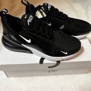 BRAND NEW NIKE AIRMAX 270